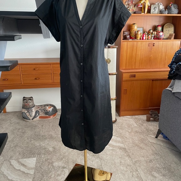 Cotton Gap Black Dress Short Sleeves (Comes with a belt) - Picture 2 of 4